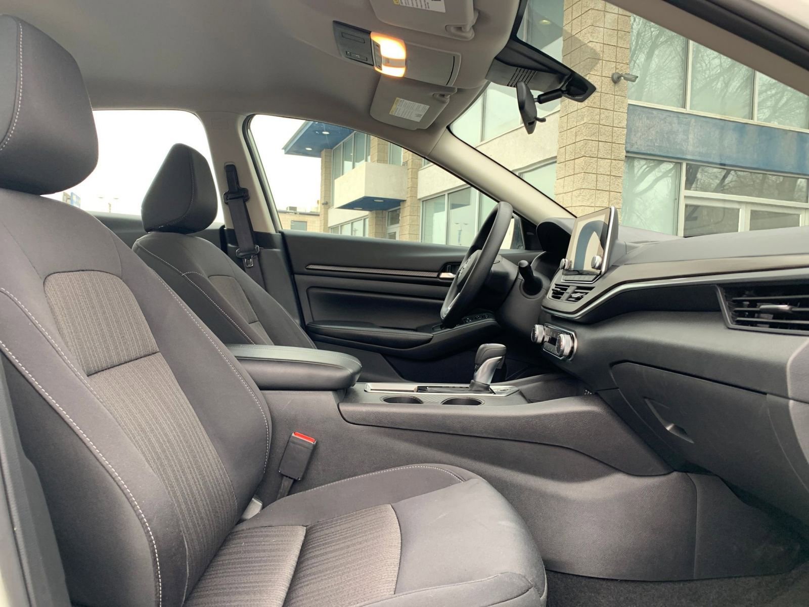 Used 2025 Nissan Altima 2.5 SV image 37