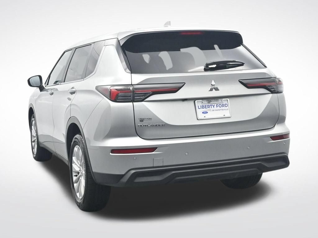 Used 2025 Mitsubishi Outlander ES AWD/4WD image 9