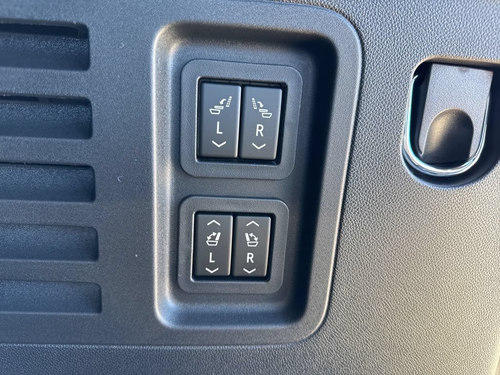 New 2026 GMC Acadia Denali w/ Super Cruise Package FWD image 37