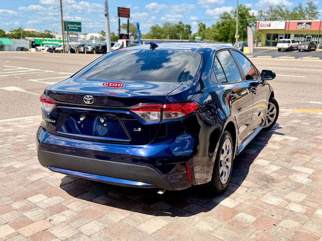 Used 2022 Toyota Corolla LE FWD image 2