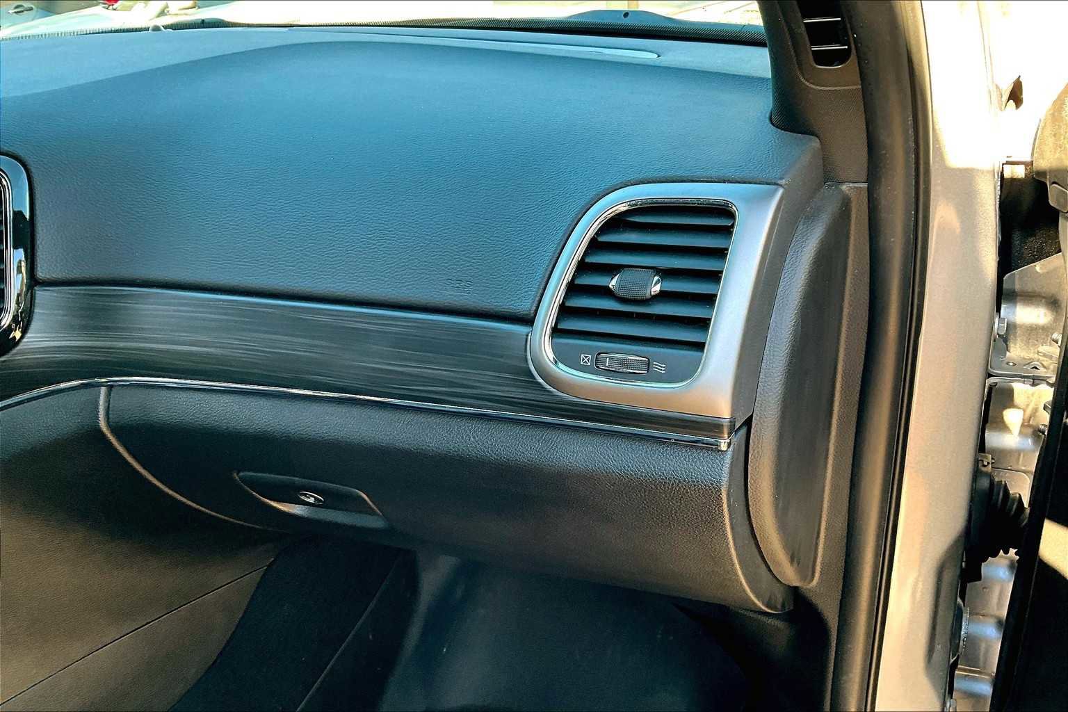 Used 2021 Jeep Grand Cherokee Limited image 17