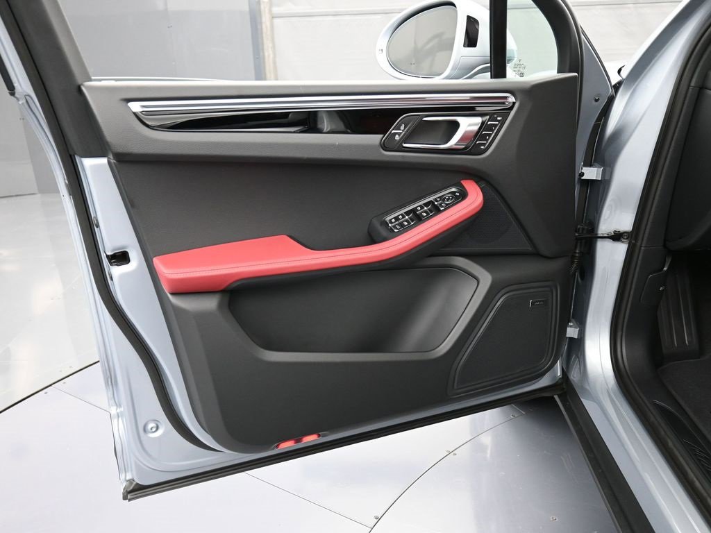 New 2026 Porsche Macan image 15