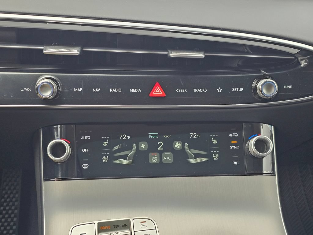 New 2026 Genesis GV70 2.5T Advanced AWD/4WD image 16