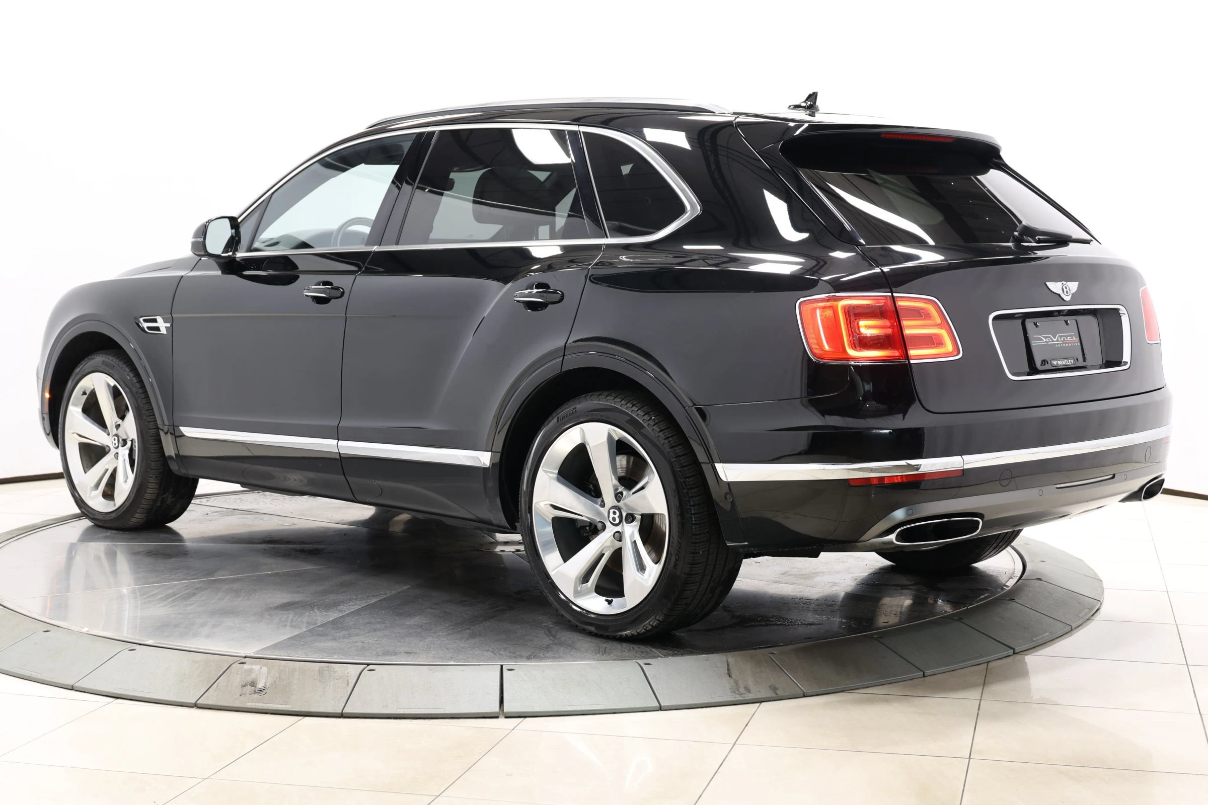 Used 2017 Bentley Bentayga AWD/4WD image 58