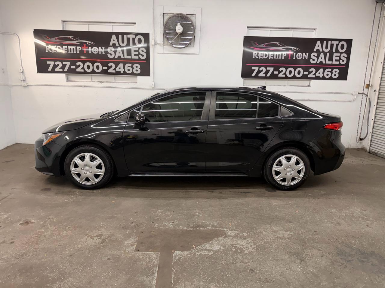 Used 2022 Toyota Corolla LE FWD image 2