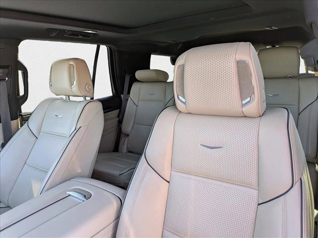 Used 2023 Cadillac Escalade Premium Luxury w/ Performance Package image 14