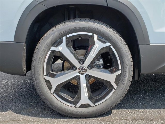 New 2025 Volkswagen Taos SEL image 12