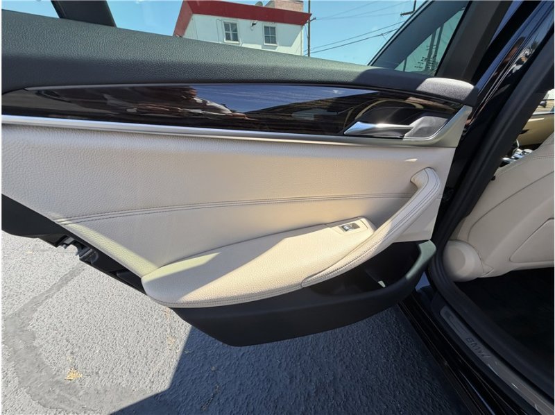 Used 2020 BMW 530i w/ Premium Package image 19