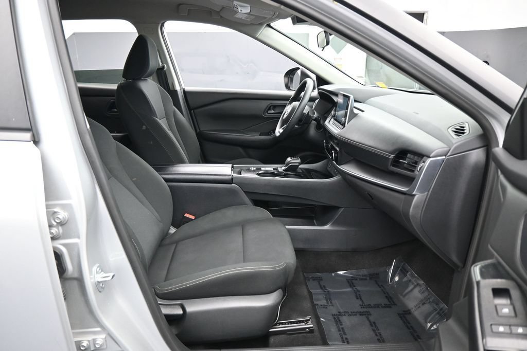 Used 2024 Nissan Rogue S FWD image 35