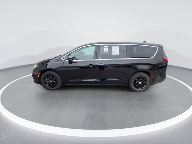 Used 2024 Chrysler Pacifica Touring-L FWD image 5