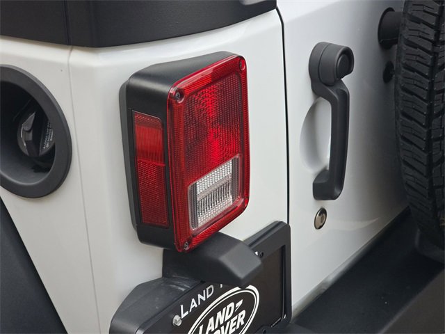 Used 2015 Jeep Wrangler Rubicon w/ Power Convenience Group image 31