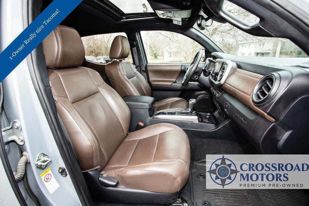 Used 2019 Toyota Tacoma Limited image 25