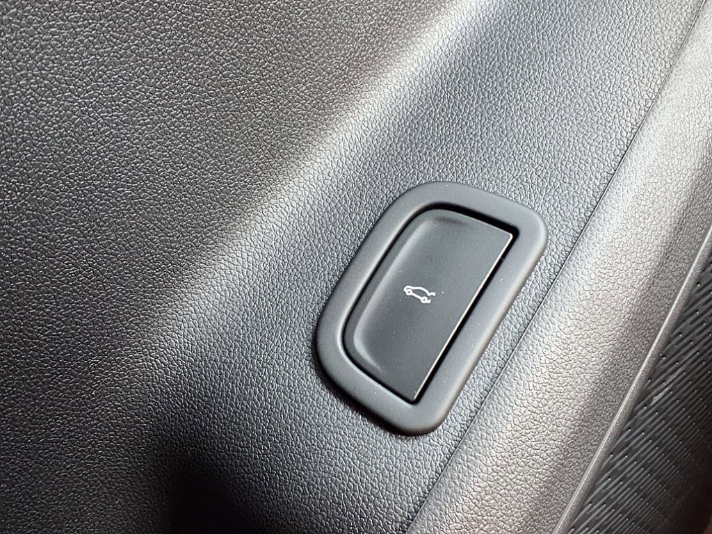 New 2026 Chevrolet Traverse LT w/ Driver Confidence Package image 15