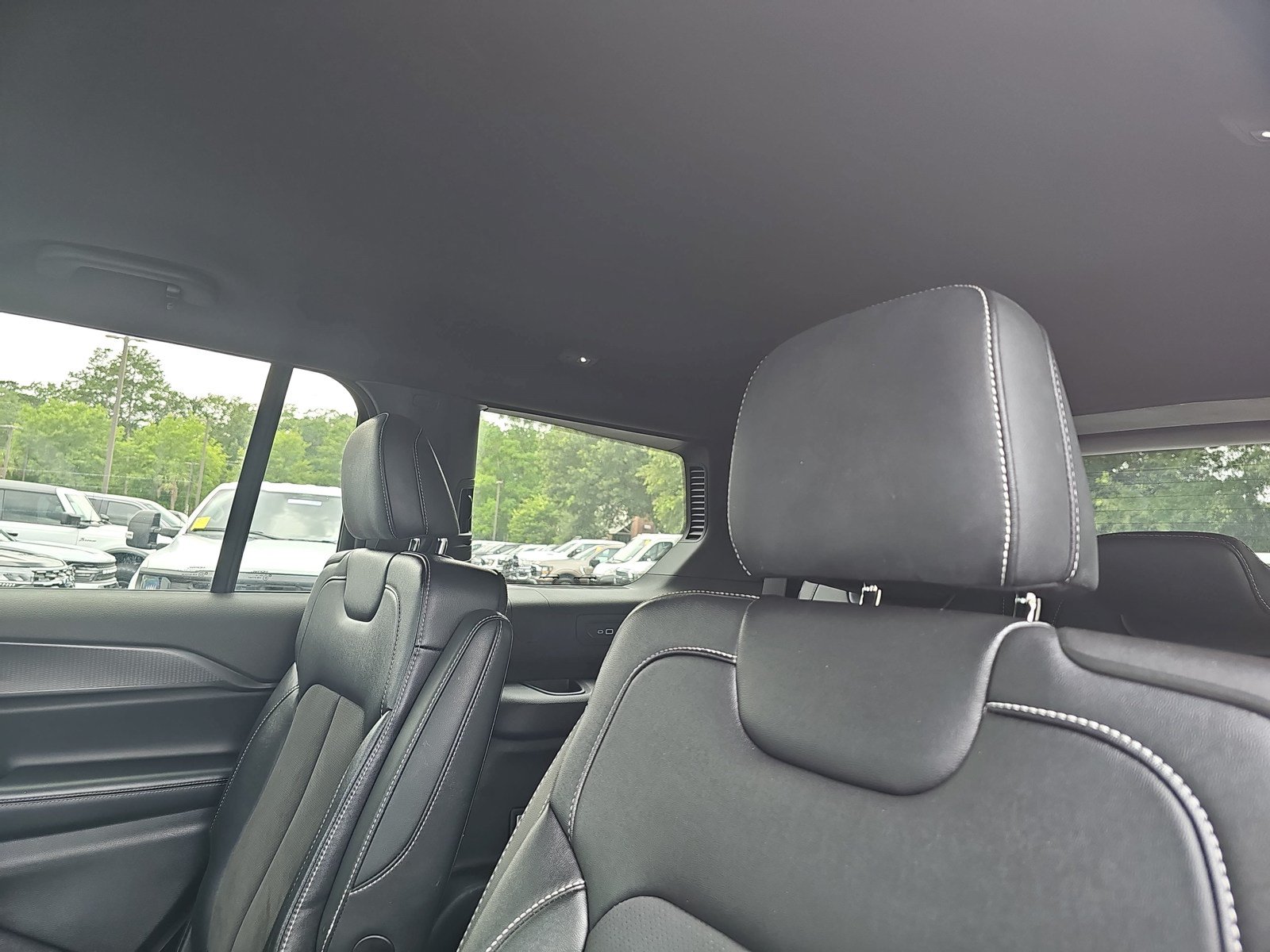 Used 2023 Jeep Grand Cherokee L Laredo RWD image 15