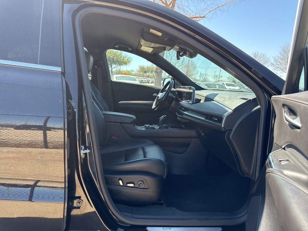 Used 2024 Cadillac XT4 Premium Luxury image 15