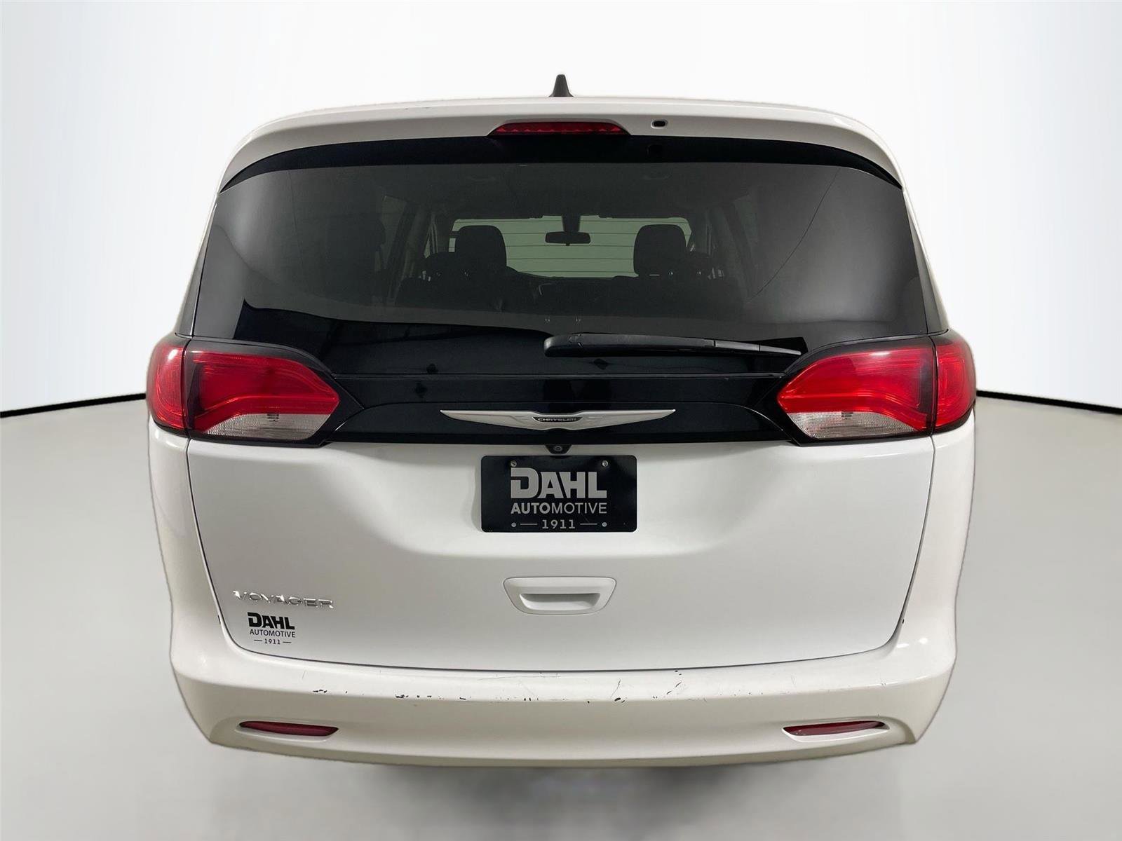 Used 2022 Chrysler Voyager LX image 12