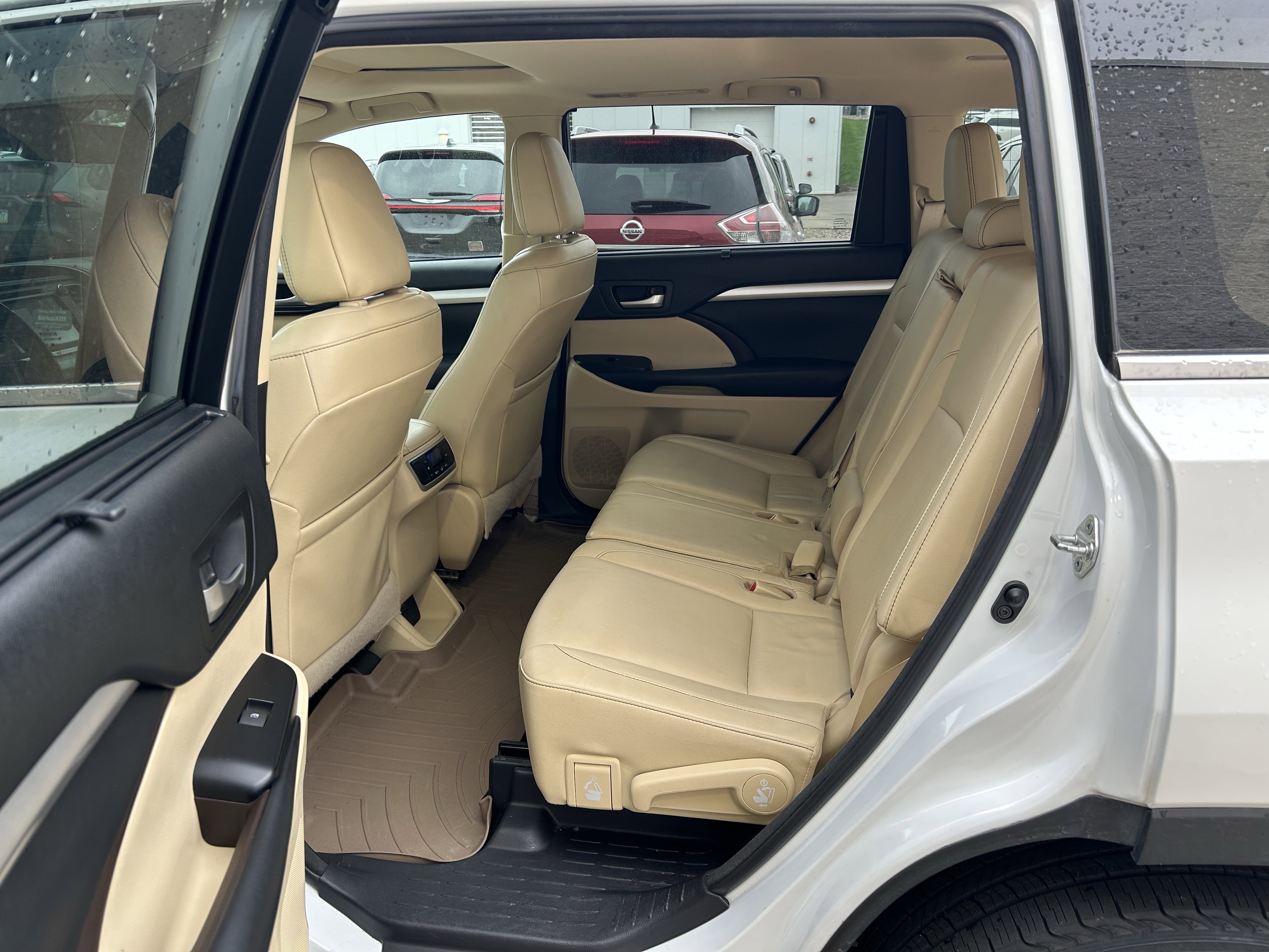 Certified 2018 Toyota Highlander XLE w/ Protection Package #3 AWD/4WD image 17