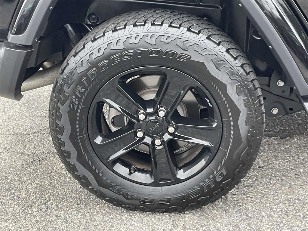 Used 2023 Jeep Wrangler Sahara image 9