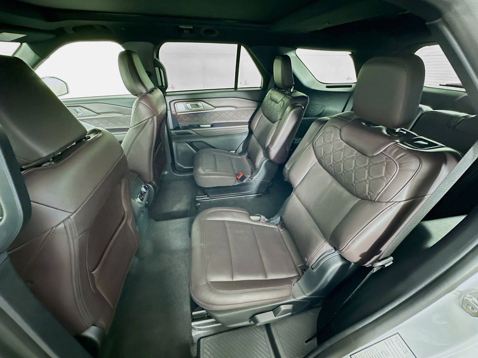 Used 2025 Ford Explorer Platinum w/ LUX Leather Package AWD/4WD image 29