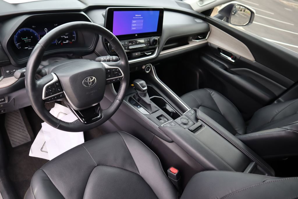 Used 2024 Toyota Grand Highlander Limited image 9