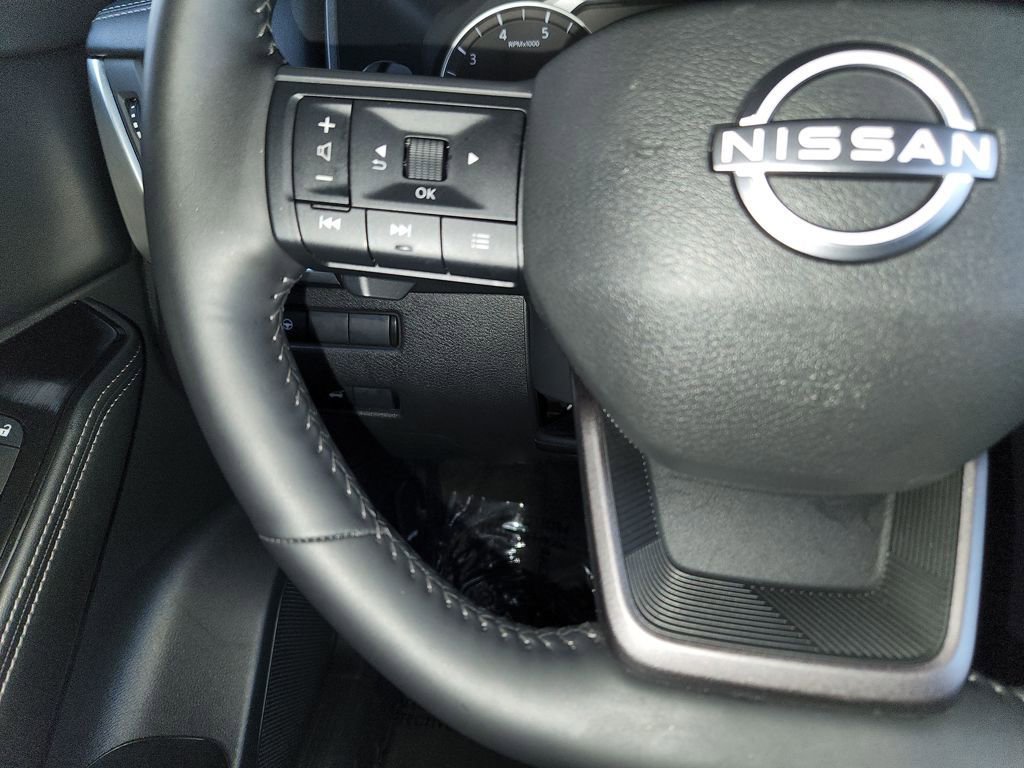 Used 2025 Nissan Rogue SV image 23