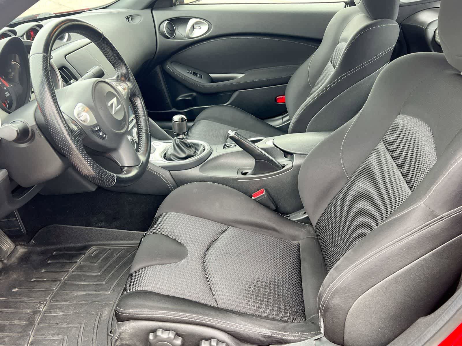 Used 2020 Nissan 370Z Coupe RWD image 10
