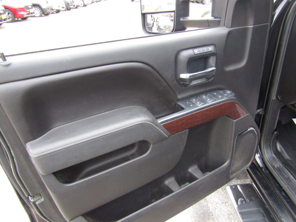 Used 2015 GMC Sierra 2500 SLT w/ Duramax Plus Package AWD/4WD image 21