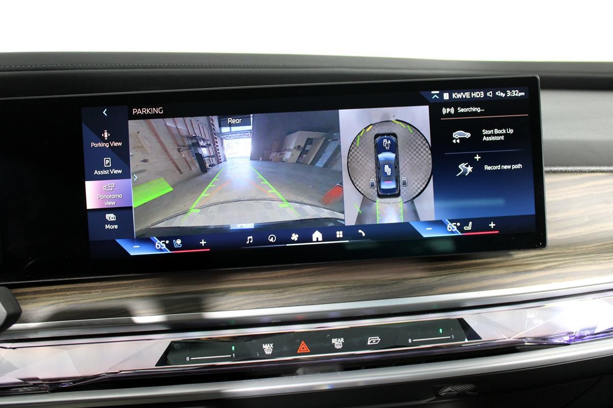 Used 2023 BMW i7 xDrive60 AWD/4WD image 34