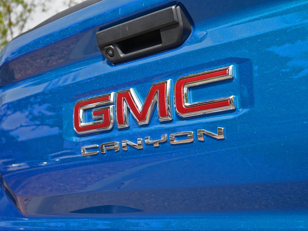 Used 2023 GMC Canyon Elevation image 6