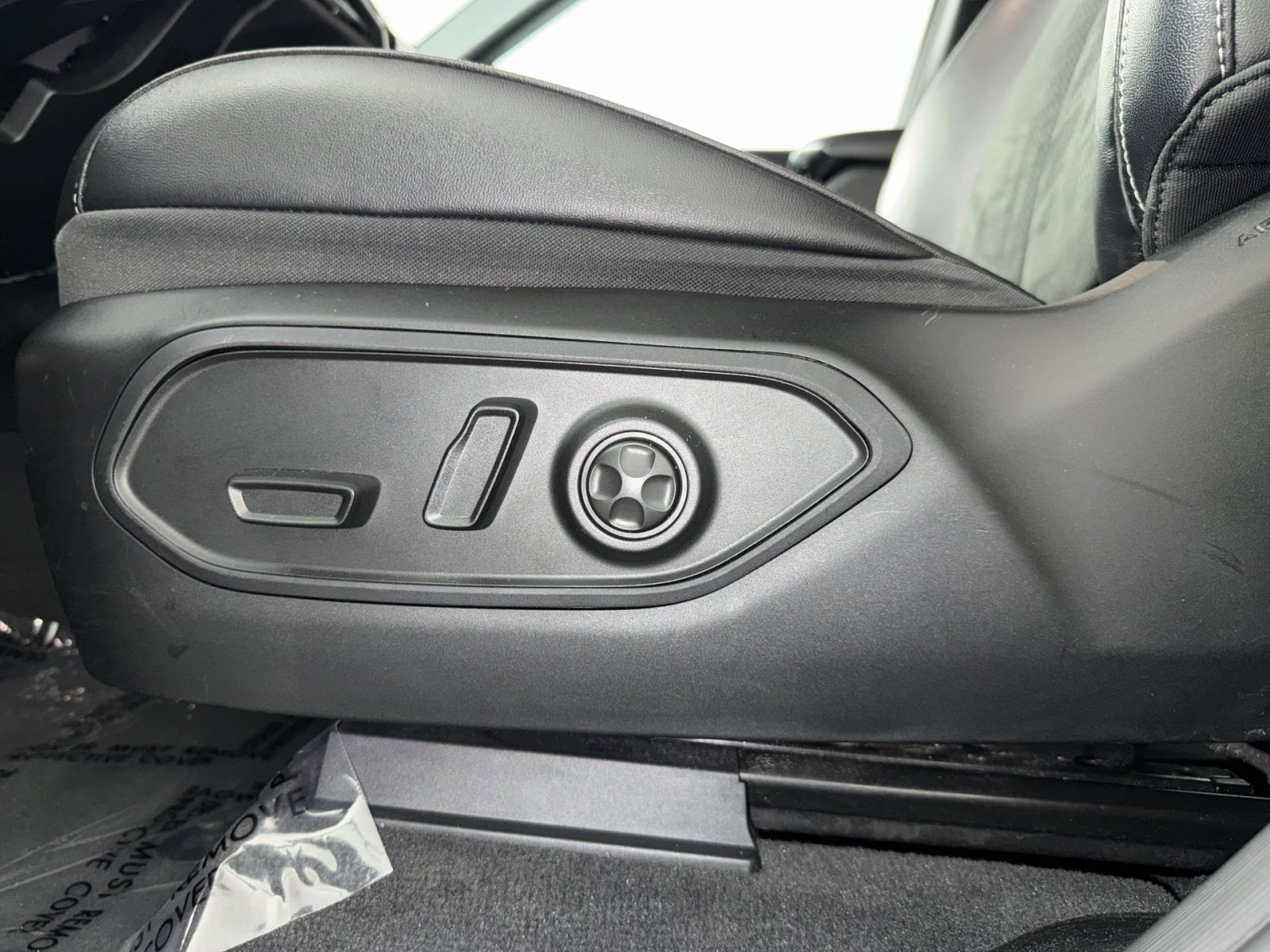 Used 2023 Jeep Grand Cherokee L Laredo image 14