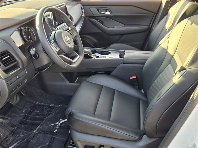 Used 2023 Nissan Rogue SV w/ SV Premium B Package image 10