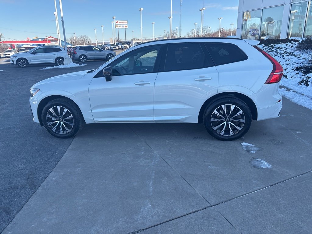 Used 2025 Volvo XC60 B5 Plus image 10