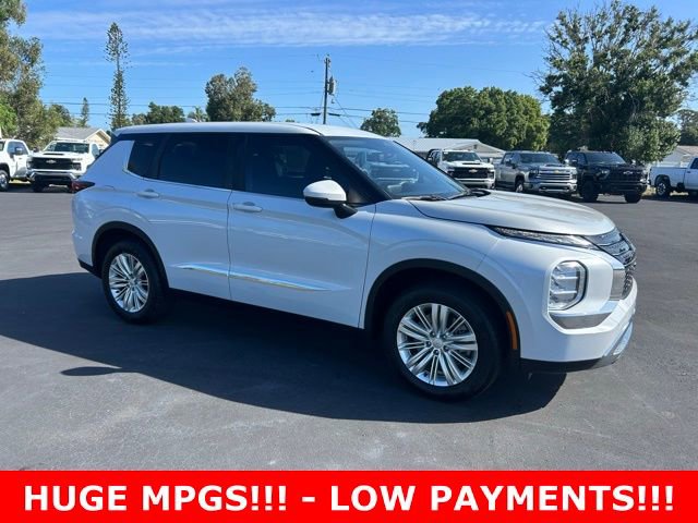 Used 2022 Mitsubishi Outlander ES image 1