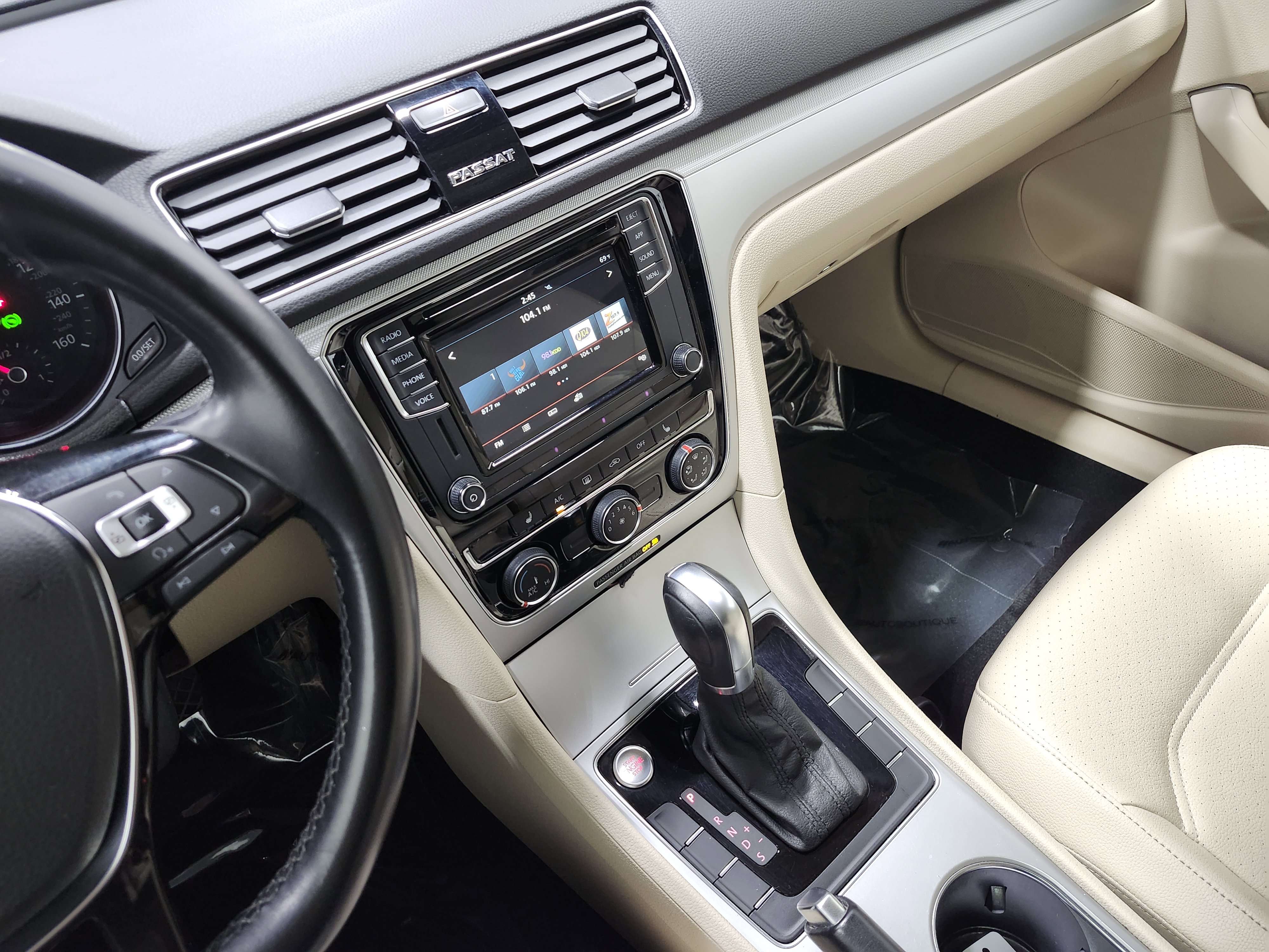 Used 2019 Volkswagen Passat 2.0T Wolfsburg w/ Wheels & Sunroof Package image 30