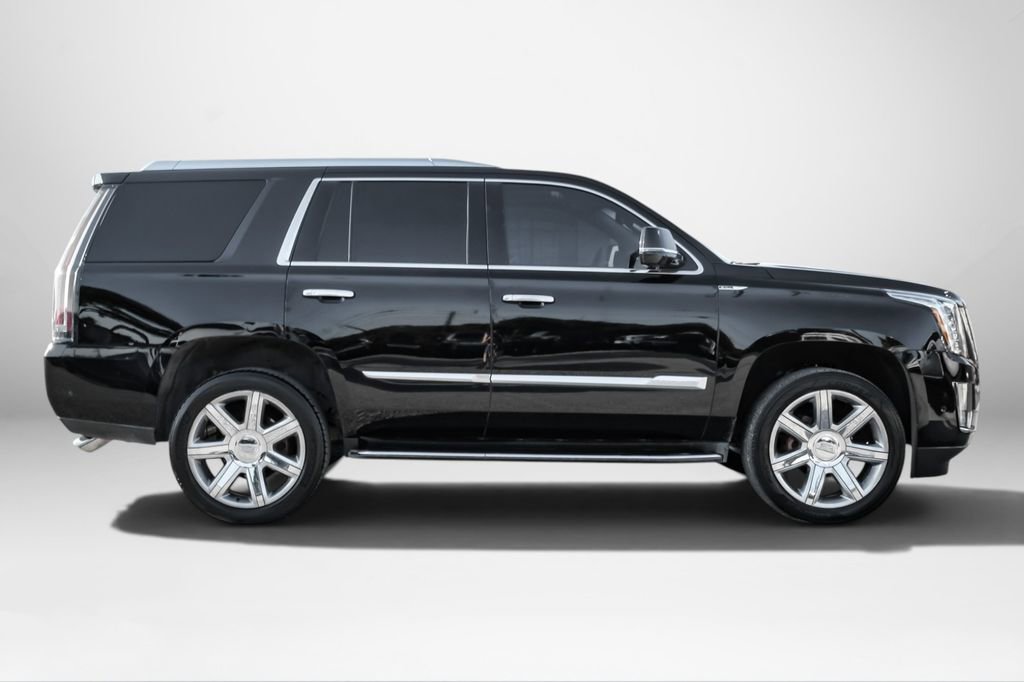 Used 2018 Cadillac Escalade Luxury RWD image 5