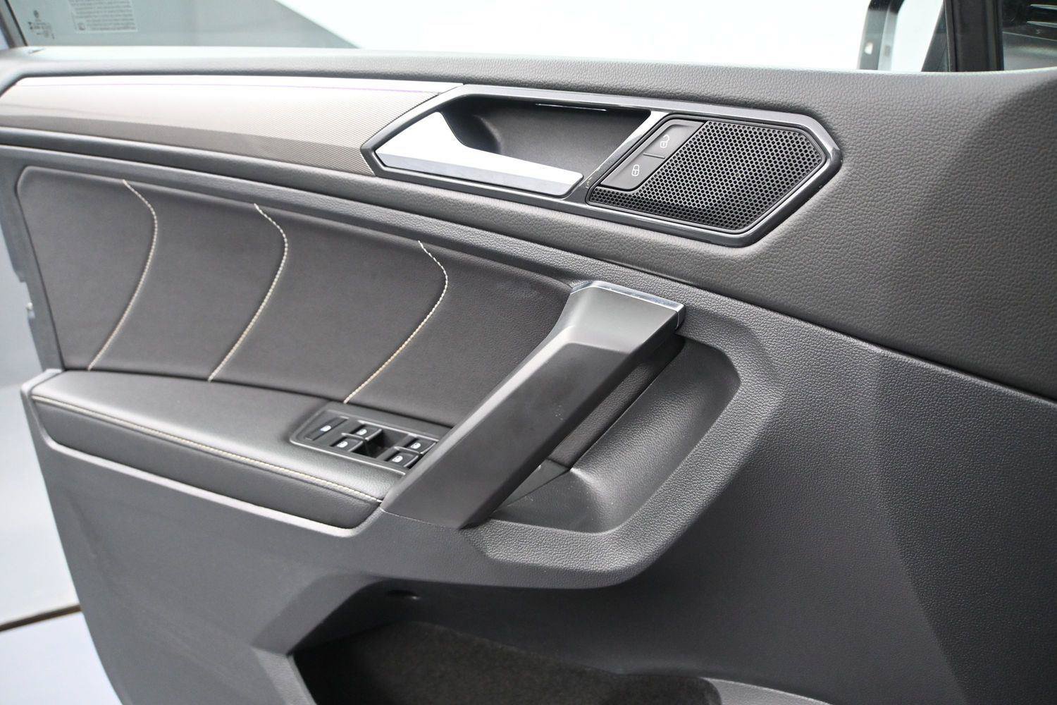 Certified 2023 Volkswagen Tiguan SE R-Line AWD/4WD image 6