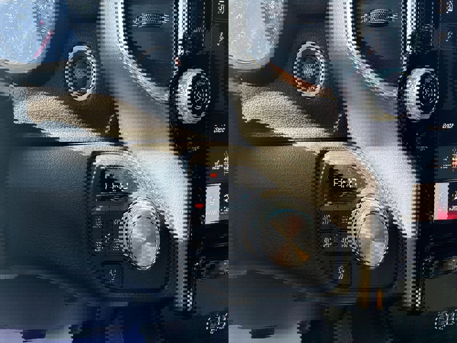 Used 2025 RAM 1500 Laramie w/ Sport Appearance Package image 31