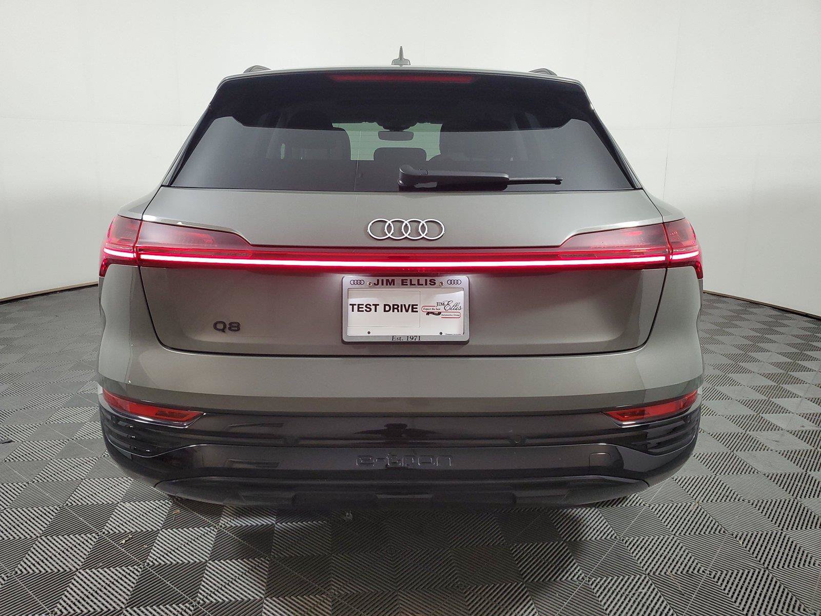 Used 2024 Audi Q8 e-tron Premium Plus w/ Premium Plus Package AWD/4WD image 5