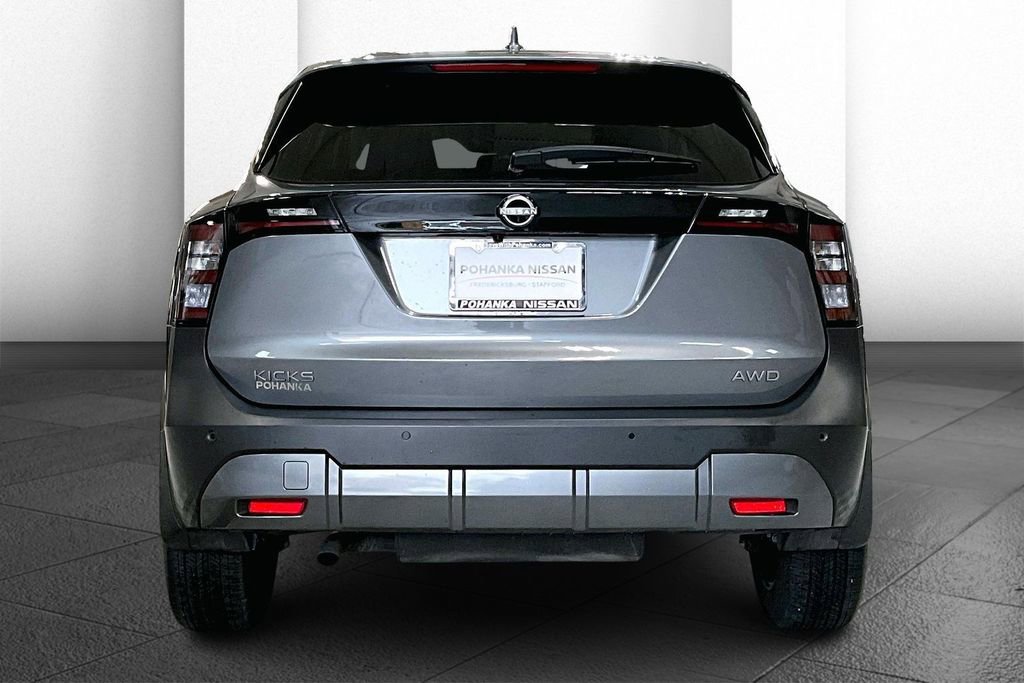 Certified 2025 Nissan Kicks SV image 3