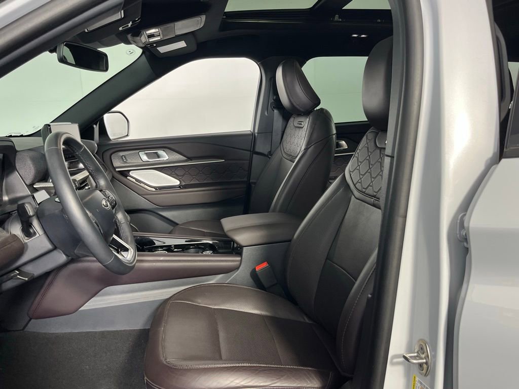 Used 2025 Ford Explorer Platinum w/ LUX Leather Package image 24