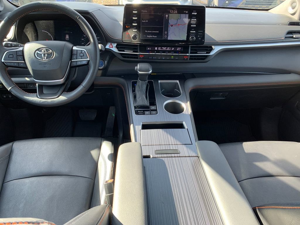 Used 2024 Toyota Sienna XSE w/ XSE Plus Package image 16