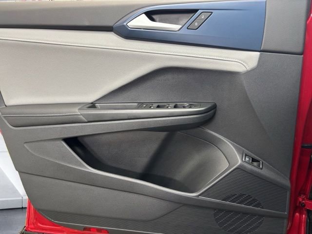 Certified 2024 Volkswagen Taos SE image 25