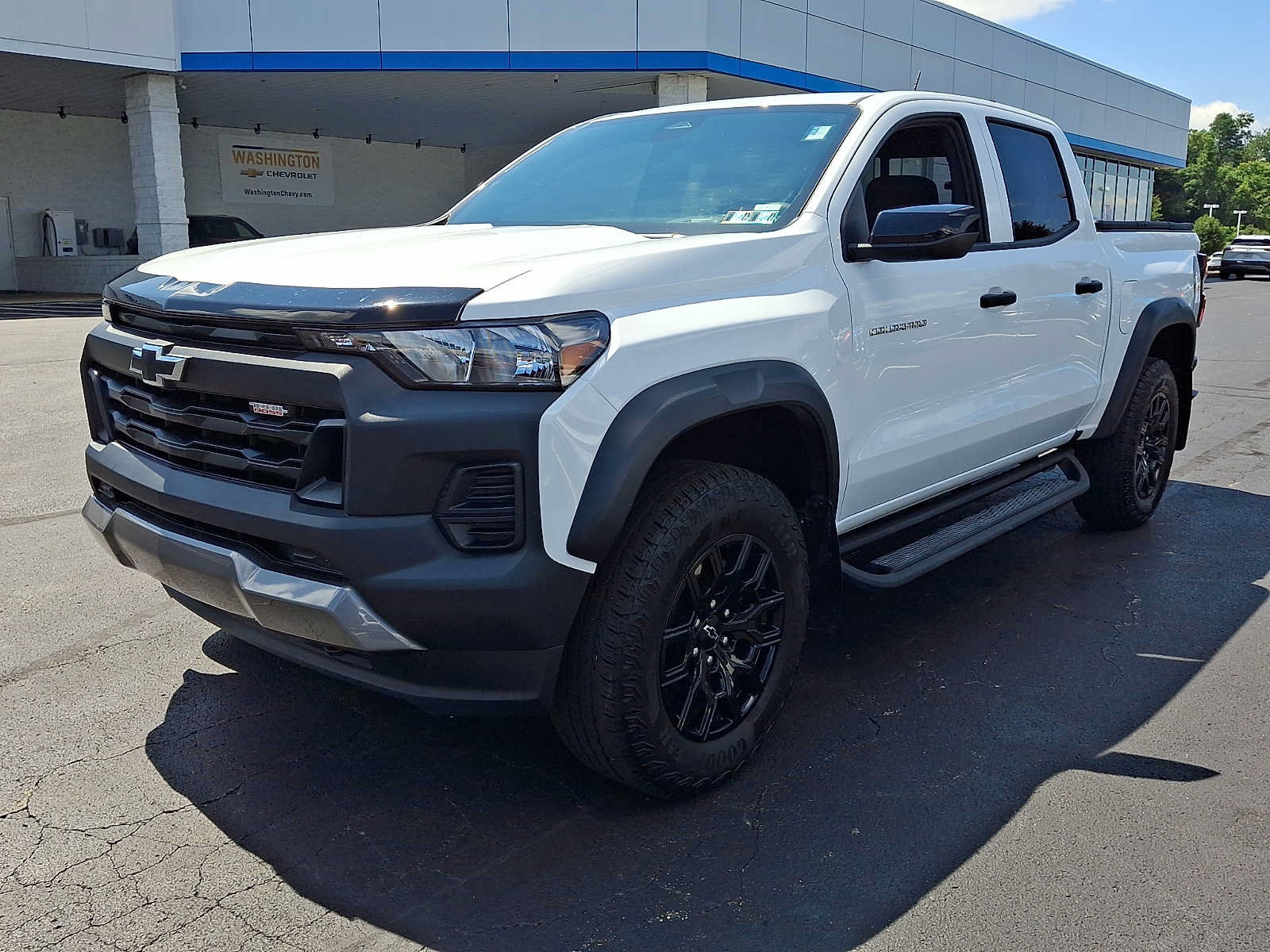 Used 2024 Chevrolet Colorado Trail Boss w/ Advanced Trailering Package AWD/4WD image 3