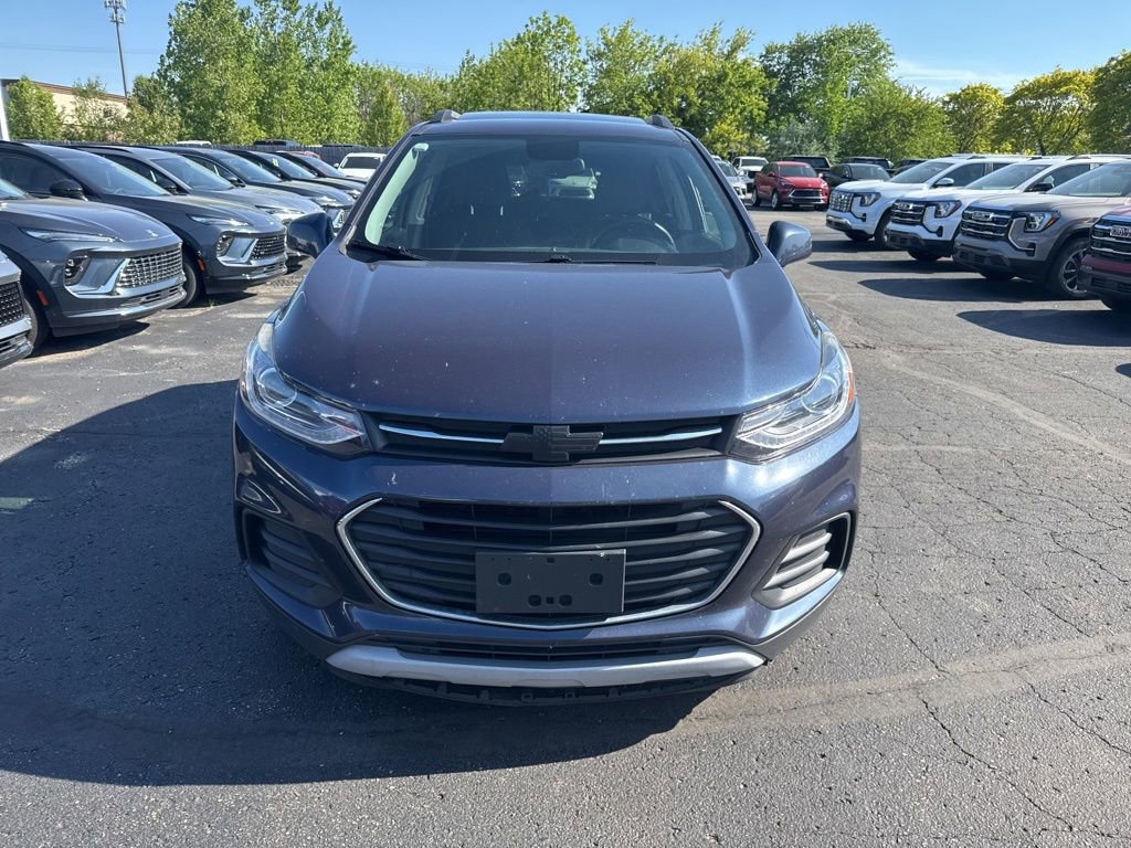 Used 2018 Chevrolet Trax LT w/ Sun & Sound Package FWD image 3