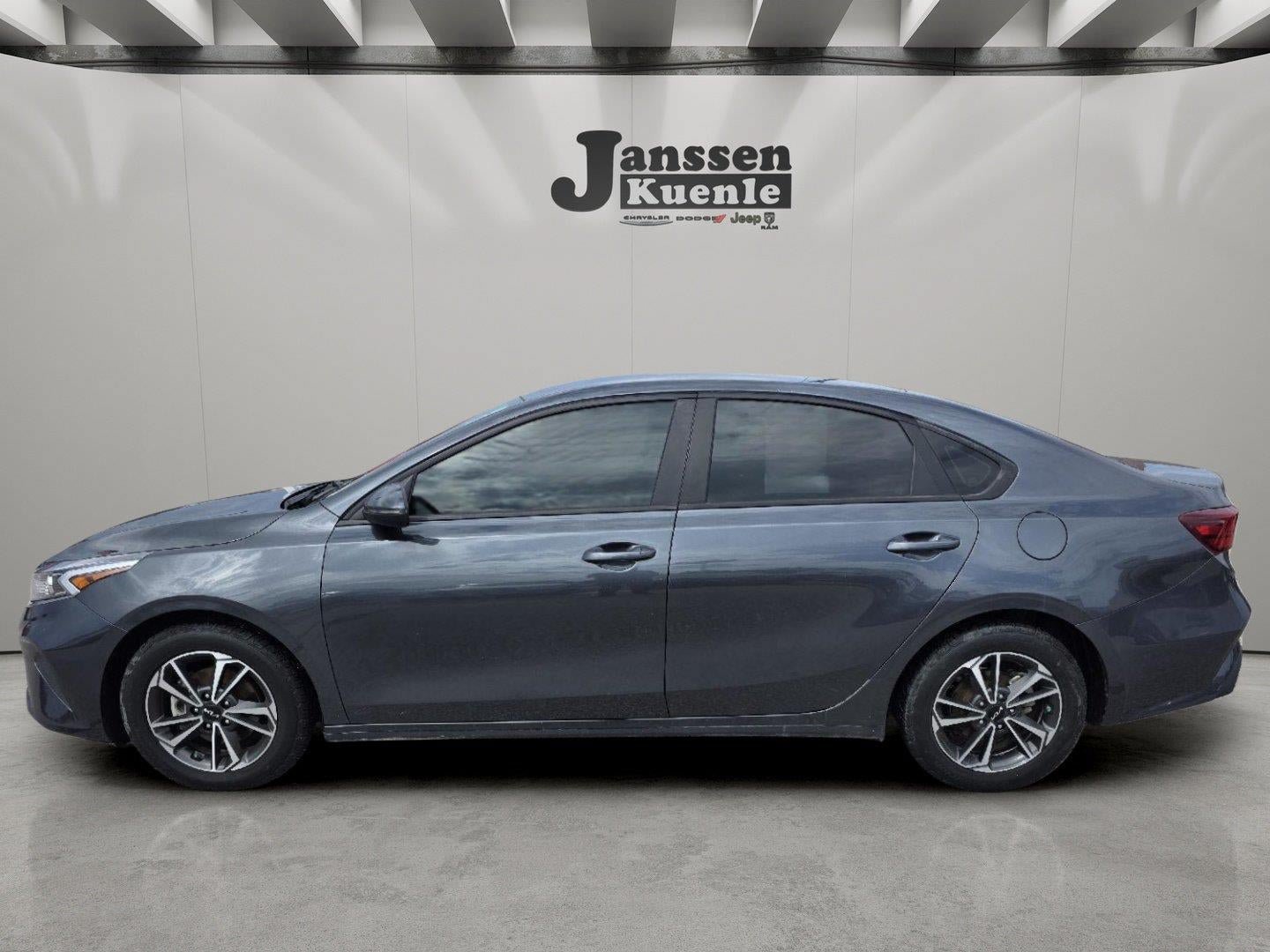 Used 2023 Kia Forte LXS w/ LXS Technology Package FWD image 1