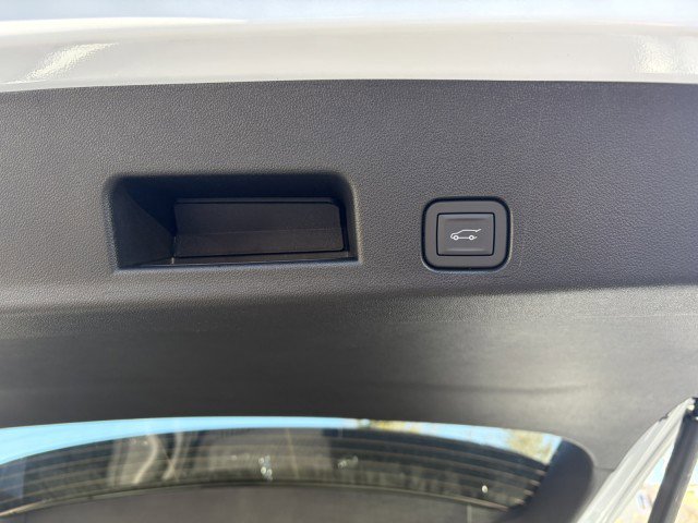 New 2026 Chevrolet Traverse Z71 w/ Enhanced Driving Package image 8