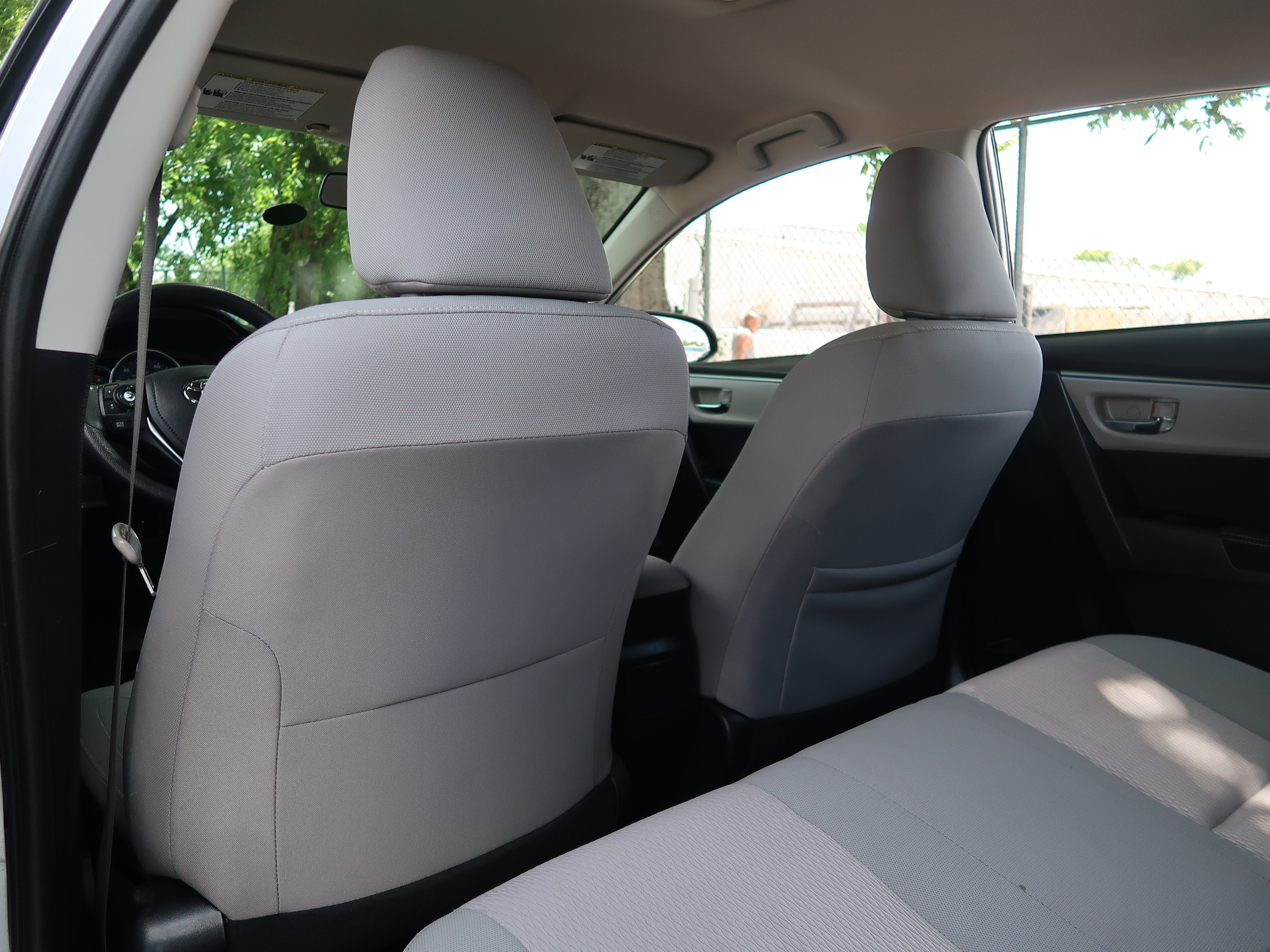 Used 2014 Toyota Corolla LE FWD image 28