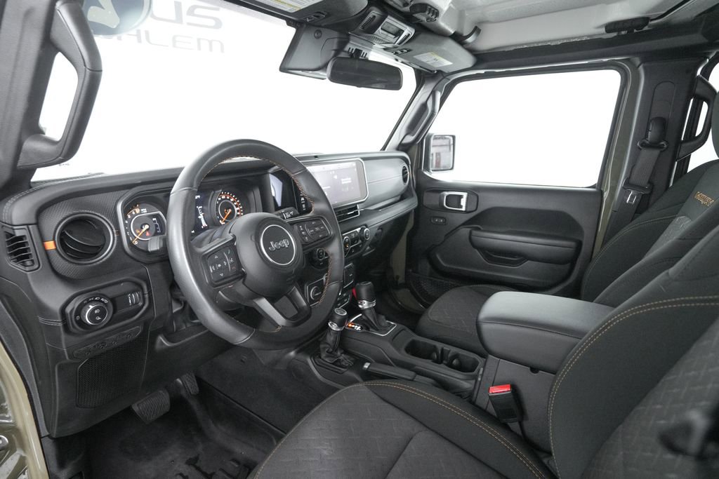 Used 2025 Jeep Gladiator Mojave image 12