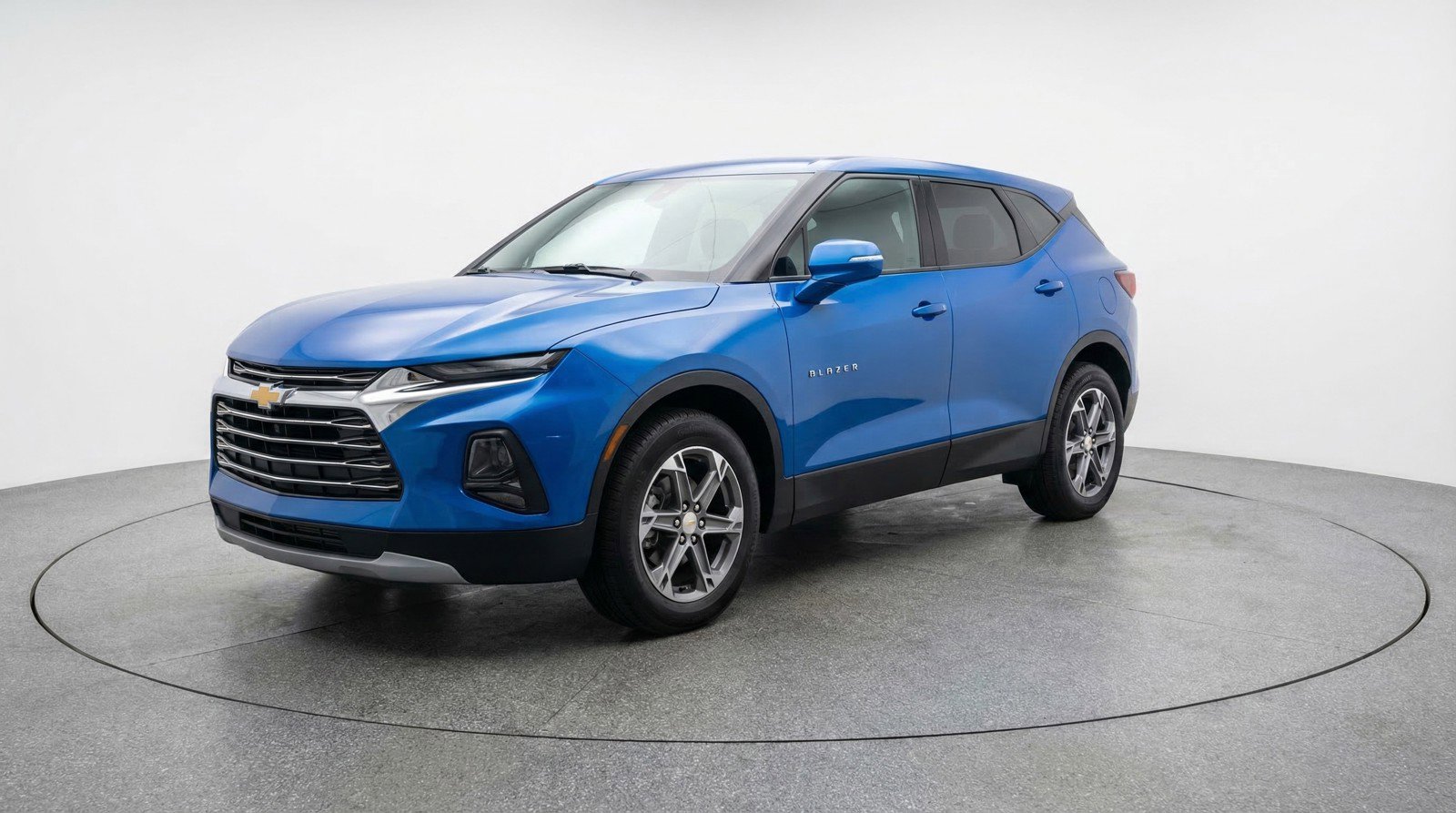 Used 2025 Chevrolet Blazer LT image 3