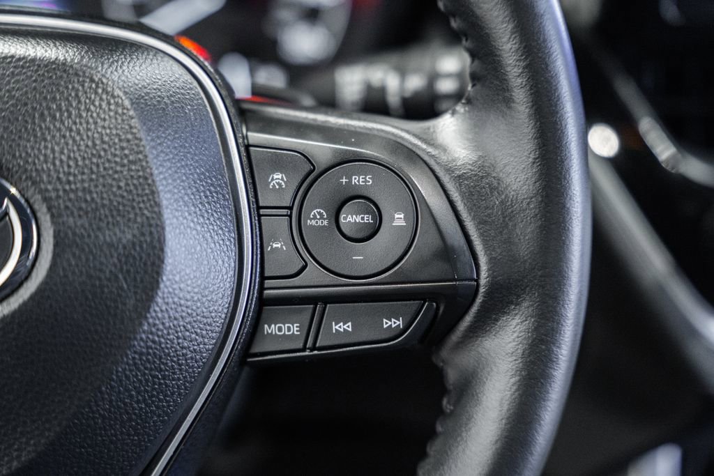 Used 2024 Toyota Corolla Cross SE image 24